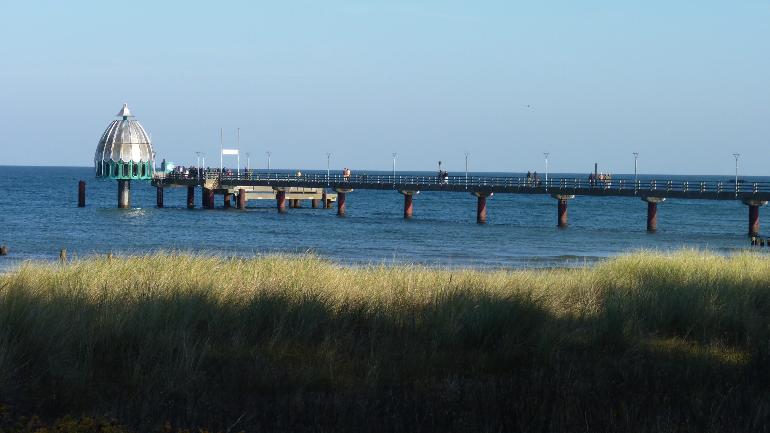 Seebruecke Zingst mit Tauchglocke scaled