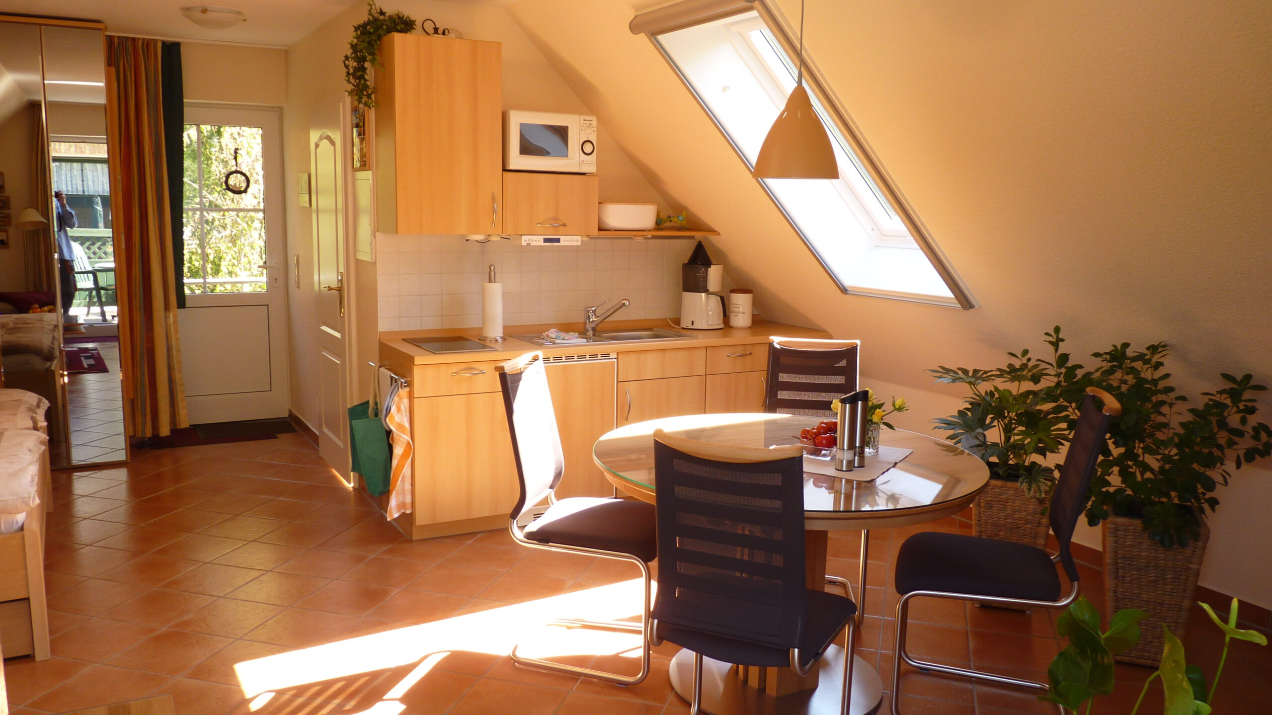 Apartment Fewo 2 Wohnen Schlafen in einem Raum scaled